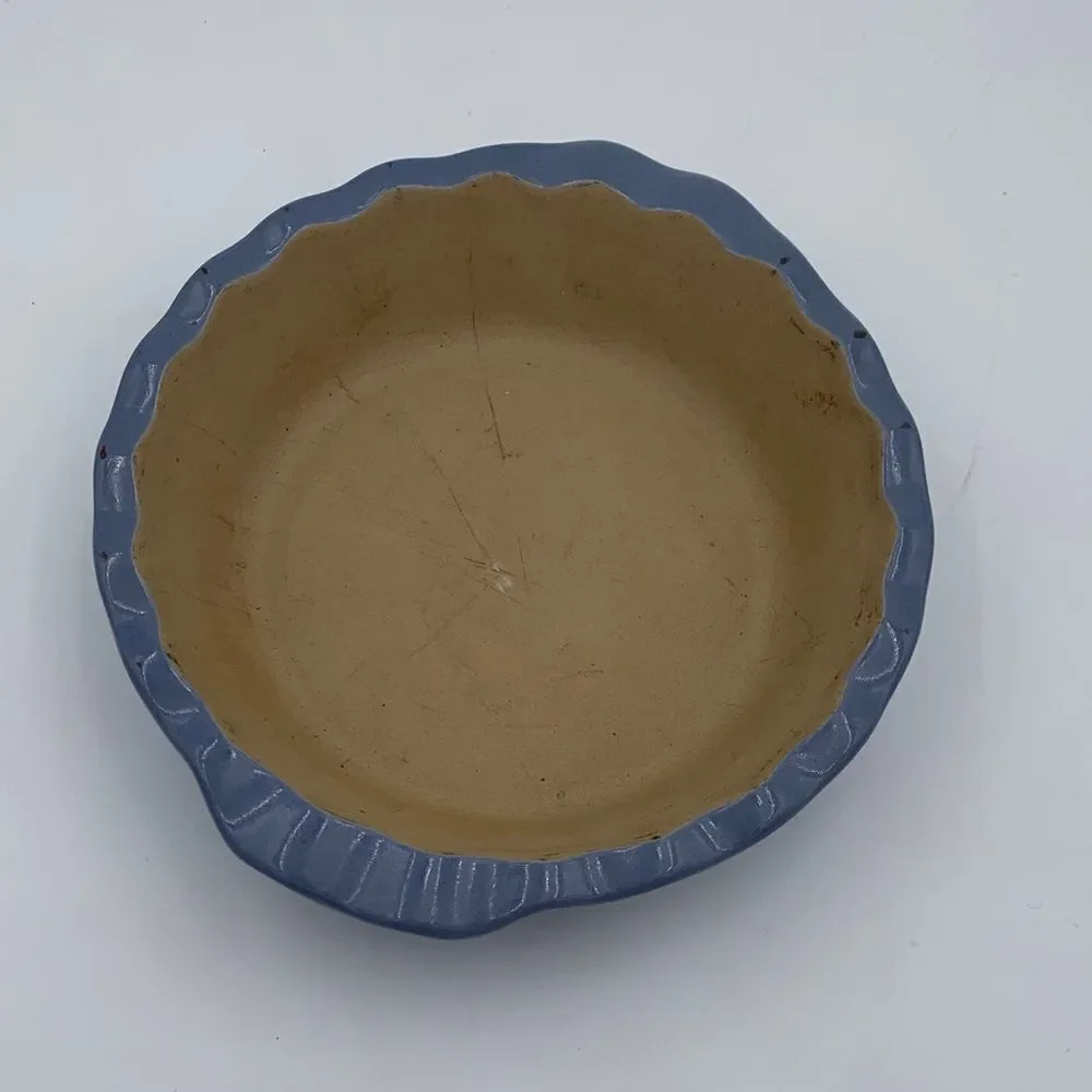 Pampered Chef Family Heritage Blue and Tan Stoneware Pie Dish county blue